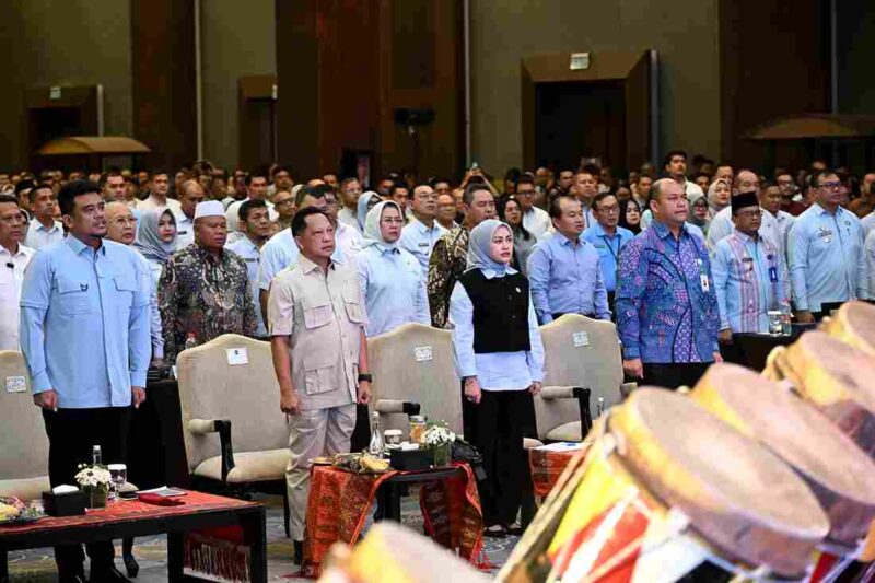 Gubernur Sumatera Utara (Sumut) Muhammad Bobby Afif Nasution bersama Wakil Gubernur Sumut Surya, Pj Sekdaprov Sumut Sulaiman Harahap, serta Ketua DPRD Sumut Erni Ariyanti Sitorus mendampingi Menteri Dalam Negeri Tito Karnavian pada pembukaan Musyawarah Perencanaan Pembangunan (Musrenbang) Sumut Tahun 2026, di Ballroom Hotel Santika Dyandra, Medan, Rabu (22/4/2026). 