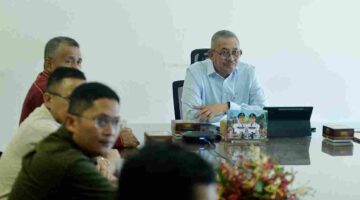 Sekretaris Daerah Provinsi Sumatera Utara (Sumut) Sulaiman Harahap memimpin Rapat Koordinasi dengan Pemerintah Kabupaten Tapanuli Tengah (Tapteng) secara daring terkait percepatan pendataan masyarakat yang terdampak bencana banjir Tapteng dengan By Name By Addres (BNBA) di Ruang Rapat Lantai 9 Kantor Gubernur Sumut Jalan Diponegoro Kota Medan. Selasa (28/4/2026).