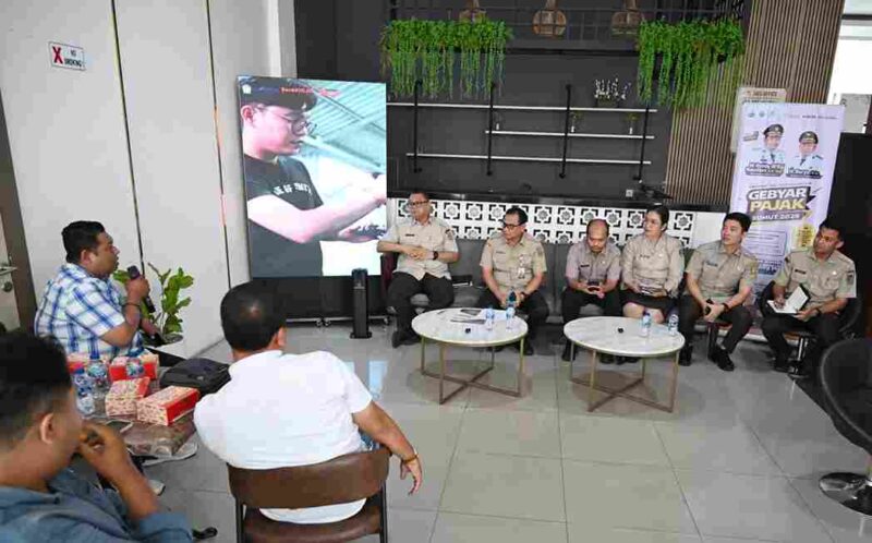 Kepala Badan Pendapatan Daerah (Bapenda) Provinsi Sumatera Utara, Sutan Tolang Lubis melaksanakan temu pers dalam rangka sosialisasi Gebyar Pajak Sumut Tahun 2026 di Kantor Bapenda Sumut Jalan Sisingamangaraja Medan, Senin (20/4/2026).