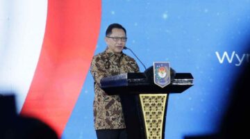 Gubernur Sumut Muhammad Bobby Afif Nasution menerima Penghargaan Creative Financing dari Kementerian Dalam Negeri, di Wyndham Opi Hotel, Palembang, Sumatera Selatan, Sabtu (25/4/2026).