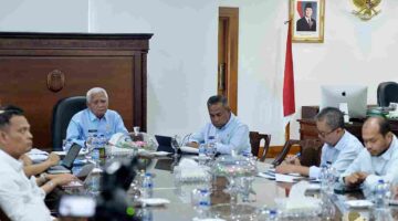 Wakil Gubernur Sumatera Utara (Sumut) Surya menyampaikan paparan secara daring melalui aplikasi Zoom Meeting kepada  Dirjen Keuangan Daerah Kementerian Dalam Negeri (Kemendagri) dalam rangka Penilaian dan Pemberian Penghargaan Pemerintah Daerah Berprestasi di bidang Entrepreneur Government melalui Pembiayaan Kreatif (Creative Financing) Tahun 2026 di Ruang Kerja Lantai 9 Kantor Gubernur Sumut Jalan Diponegoro Kota Medan, Rabu (22/4/2026).