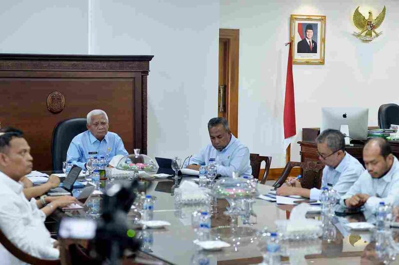 Wakil Gubernur Sumatera Utara (Sumut) Surya menyampaikan paparan secara daring melalui aplikasi Zoom Meeting kepada  Dirjen Keuangan Daerah Kementerian Dalam Negeri (Kemendagri) dalam rangka Penilaian dan Pemberian Penghargaan Pemerintah Daerah Berprestasi di bidang Entrepreneur Government melalui Pembiayaan Kreatif (Creative Financing) Tahun 2026 di Ruang Kerja Lantai 9 Kantor Gubernur Sumut Jalan Diponegoro Kota Medan, Rabu (22/4/2026).