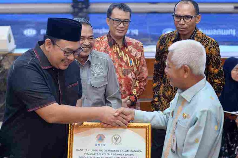 Wakil Gubernur Sumatera Utara (Sumut) Surya menerima kunjungan kerja reses Komisi VIII DPR RI pada Masa Persidangan IV Tahun Sidang 2025-2026 di Aula Raja Inal Siregar Kantor Gubernur Sumut Jalan Diponegoro Kota Medan. Kamis (23/42026). 