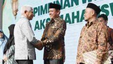 Wakil Gubernur Sumatera Utara, Surya, saat acara pelantikan pengurus KAKAMMI Sumut periode 2025–2030 yang dirangkaikan dengan halalbihalal di Aula Raja Inal Siregar, Kantor Gubernur Sumut, Medan, Minggu (19 April 2026).