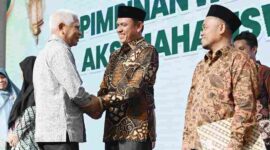 Wakil Gubernur Sumatera Utara, Surya, saat acara pelantikan pengurus KAKAMMI Sumut periode 2025–2030 yang dirangkaikan dengan halalbihalal di Aula Raja Inal Siregar, Kantor Gubernur Sumut, Medan, Minggu (19 April 2026).