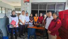 Penyidik DJP menyerahkan tersangka berinisial VVS beserta barang bukti dalam tahap penuntutan.