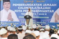 Wakil Wali Kota Pematangsiantar, Herlina, memimpin prosesi tepung tawar bagi 110 jamaah calon haji di rumah dinas wali kota, Jalan MH Sitorus, Kelurahan Teladan, Kecamatan Siantar Barat, Senin (20 April 2026).