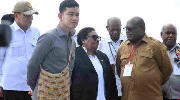 Wapres Gibran tinjau Pelabuhan Nabire