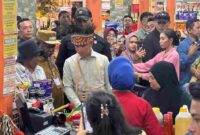 Wapres Gibran ajak 100 mama Papua belanja di Sorong saat Hari Kartini. Bantuan voucher diberikan untuk kebutuhan sehari-hari.