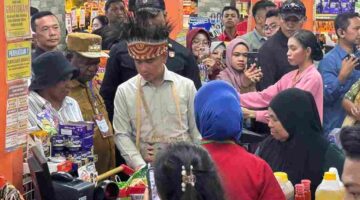 Wapres Gibran ajak 100 mama Papua belanja di Sorong saat Hari Kartini. Bantuan voucher diberikan untuk kebutuhan sehari-hari.