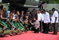 Wapres Gibran Rakabuming disambut Tari Gale-Gale dan prosesi adat Mansorandak saat tiba di Raja Ampat.
