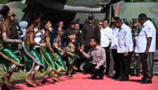 Wapres Gibran Rakabuming disambut Tari Gale-Gale dan prosesi adat Mansorandak saat tiba di Raja Ampat.