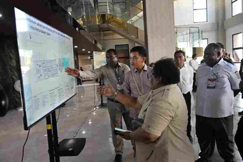 Wapres Gibran meninjau pembangunan Kantor Gubernur Papua Barat Daya.