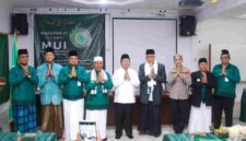 Ketua Forum Kerukunan Umat Beragama (FKUB) sekaligus Ketua Majelis Ulama Indonesia Pematangsiantar, Ali Lubis, saat berfoto bersama dengan Wali Kota, kapolres, dan jajaran pengurus. 