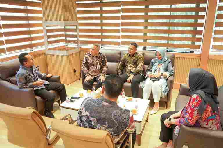 Wakil Wali Kota Medan, H. Zakiyuddin Harahap, menerima jajaran direksi Bank Sumut