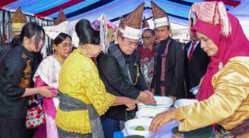 Wali Kota Pematangsiantar, Wesly Silalahi, S.H., M.Kn., bersama unsur Forum Koordinasi Pimpinan Daerah (Forkopimda) melaksanakan ziarah ke Jorat Raja Siantar di Pesanggrahan Raja Siantar, Kota Pematangsiantar, Jumat, 24 April 2026.