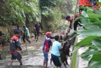 DLH Pematangsiantar gelar aksi bersih sungai di Taman Kehati saat Hari Bumi.