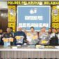 Konferensi pers di Aula Mapolres Belawan, Sabtu (25 April 2026).