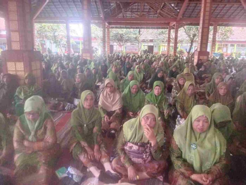 1.200 peserta hadiri halal bihalal dan peringatan Hari Kartini Muslimat NU KORDAM VII di Bantur, Malang.