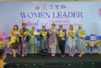 Airin Rico Waas saat berfoto bersama.