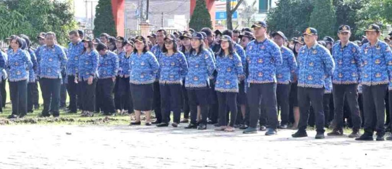 Upacara peringatan Hari Otonomi Daerah (Otda) ke-30 Tahun 2026 di halaman Kantor Bupati Simalungun, Pamatang Raya, Sumatera Utara, Senin (27/4/2026).