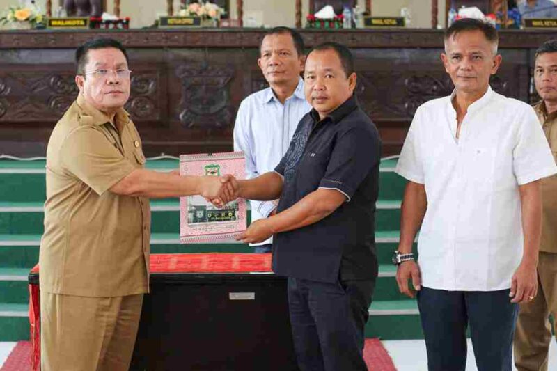 Rapat Paripurna DPRD Kota Pematangsiantar yang berlangsung di Gedung Harungguan DPRD, pada Senin (27/4/2026)