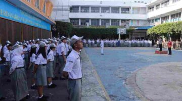 Kapolres Pematangsiantar, AKBP Sah Udur T.M. Sitinjak, S.H., S.I.K., M.H., menjadi pembina upacara bendera di SMA Sultan Agung Kota Pematangsiantar,