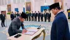 Hanif Faisol Nurofiq resmi dilantik sebagai Wakil Menteri Koordinator Bidang Pangan oleh Presiden Prabowo Subianto di Istana Negara, Jakarta, pada Senin, 27 April 2026