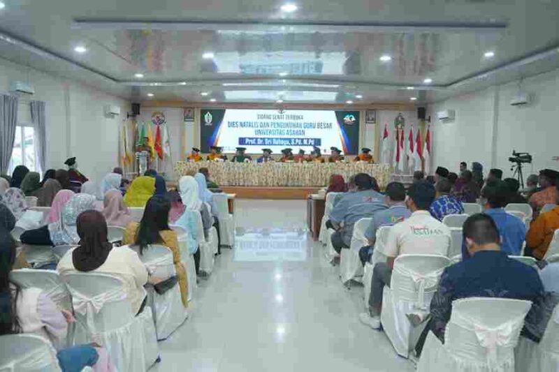 Dies Natalis ke-40 Universitas Asahan (UNA) yang dirangkaikan dengan pengukuhan Guru Besar di Aula Zulfirman Siregar UNA, Selasa (28 April 2026).