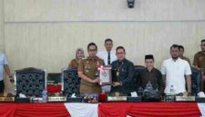 Wali Kota Medan menerima rekomendasi DPRD atas LKPJ 2025 sebagai bahan evaluasi dan peningkatan kinerja pemerintahan.