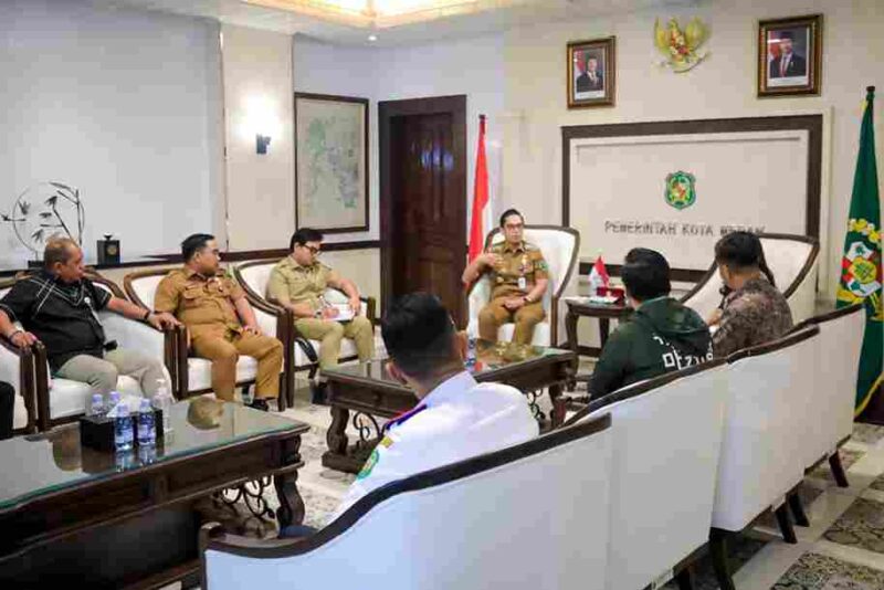 Wali Kota Medan, Rico Tri Putra Bayu Waas, saat menerima audiensi perwakilan Grab Indonesia di Balai Kota Medan, Selasa (28 April 2026).