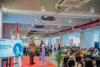 Wali Kota Medan, Rico Tri Putra Bayu Waas, saat menjadi pembicara dalam kegiatan Studium Generale di kampus BINUS University Medan, Selasa (28 April 2026).