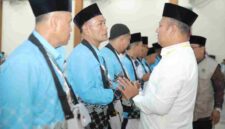 Wabup Asahan lepas jamaah haji Kloter 7 Sumut di Asrama Haji Medan.