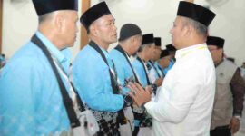 Wabup Asahan lepas jamaah haji Kloter 7 Sumut di Asrama Haji Medan.