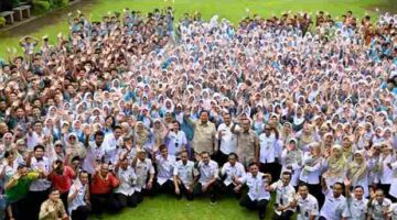 Presiden Prabowo Subianto meninjau langsung pelaksanaan renovasi fasilitas pendidikan di Sekolah Menengah Atas Negeri (SMAN) 1 Cilacap, Kabupaten Cilacap, Provinsi Jawa Tengah, pada Rabu, 29 April 2026. 
