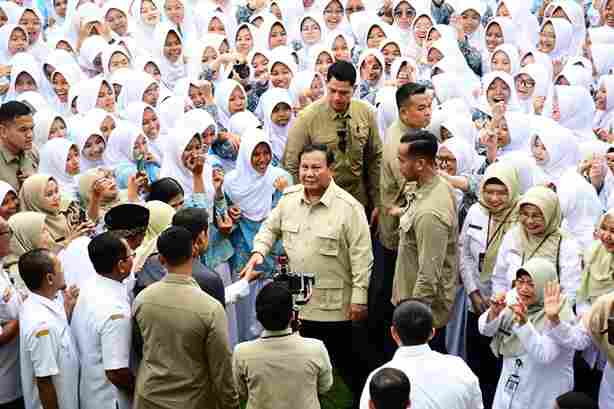 Presiden Prabowo Subianto saat di SMAN 1 Cilacap, Kabupaten Cilacap, Jawa Tengah, pada Rabu, 29 April 2026.