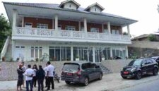 Pemerintah Kabupaten Samosir menghentikan sementara pembangunan Villa Wilona di kawasan wisata Tuktuk, Kecamatan Simanindo, pada Rabu, 29 April 2026.