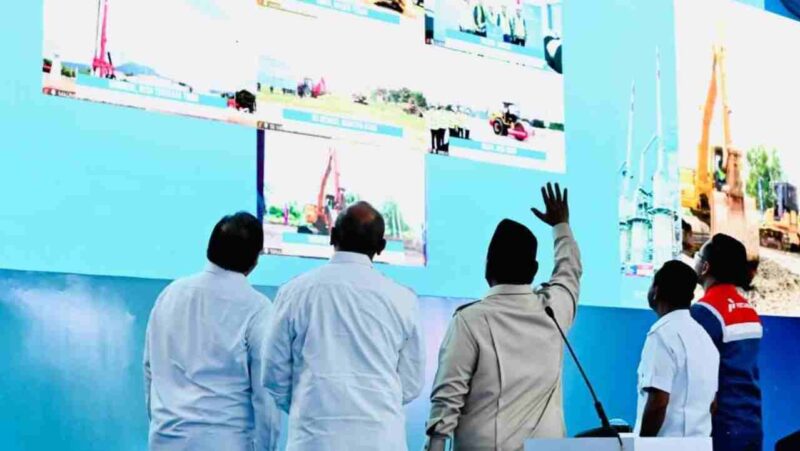 Presiden Prabowo Subianto melakukan groundbreaking proyek hilirisasi nasional tahap II di Refinery Unit IV Cilacap, Jawa Tengah, pada Rabu, 29 April 2026. 