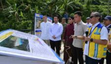 Wakil Presiden (Wapres) Gibran Rakabuming Raka meninjau langsung progres pembangunan Bendungan Bagong di Kabupaten Trenggalek, Jawa Timur, Kamis (30 April 2026).