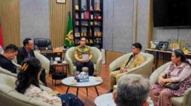 Wali Kota Medan, Rico Tri Putra Bayu Waas, mendorong mahasiswa untuk berani mengambil peran sebagai pemimpin masa depan dalam kegiatan bedah buku Babad Alas karya Bima Arya Sugiarto yang digelar di Gedung Digital Learning Center Universitas Sumatera Utara, Kamis, 30 April 2026.