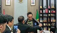 Rico Waas saat terima audiensi Pomparan Raja Silahisabungan.