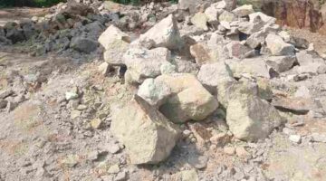 Hasil penambangan Batu Padas di Lokasi.