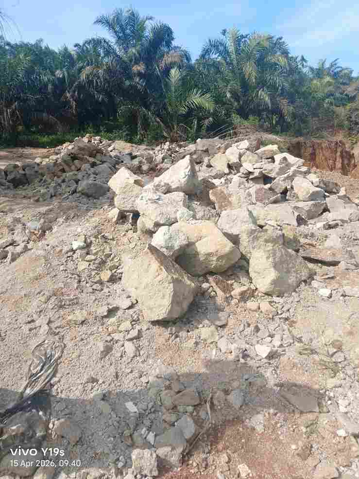 Hasil penambangan Batu Padas di Lokasi.