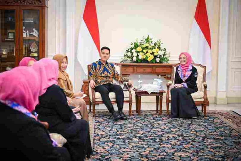 Wakil Presiden Gibran Rakabuming Raka menerima audiensi pengurus Ikatan Pengusaha Muslimah Indonesia di Istana Wakil Presiden, Jakarta, pada Senin, 14 April 2026.