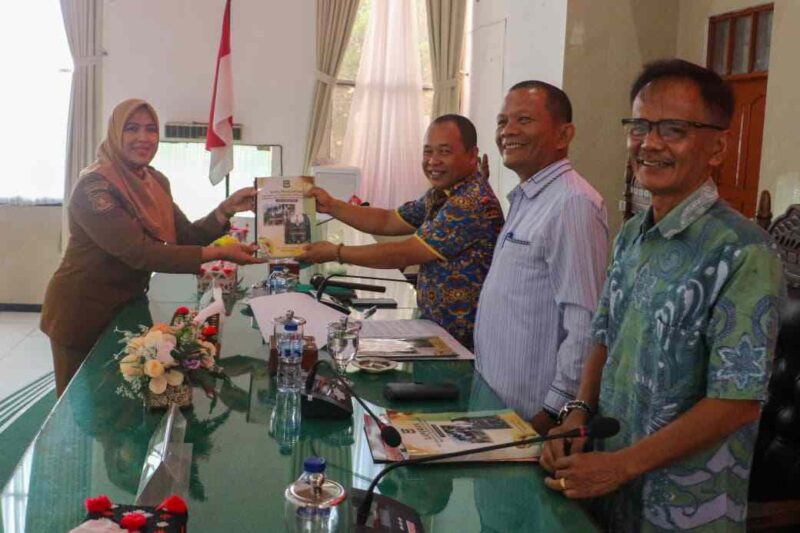 Wakil Wali Kota Herlina menghadiri Rapat Paripurna III Tahun 2026 tentang Penyampaian Nota Pengantar Laporan Keterangan Pertanggungjawaban (LKPJ) Wali Kota Pematangsiantar sekaligus Penyampaian LKPJ Wali Kota Tahun 2025.