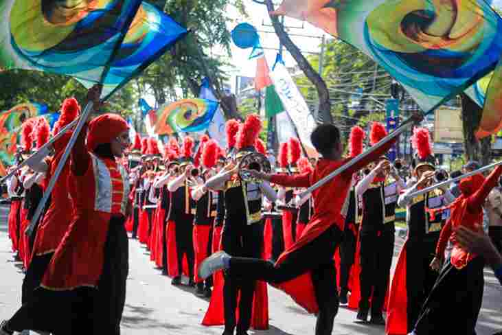 Penampilan Marching band pada acara pembukaan MTQ Kota Medan di Jalan Gatot Subroto, Kecamatan Medan Sunggal, pada Sabtu, 11 April 2026.