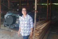 stri pengelola bermarga Sidabutar.