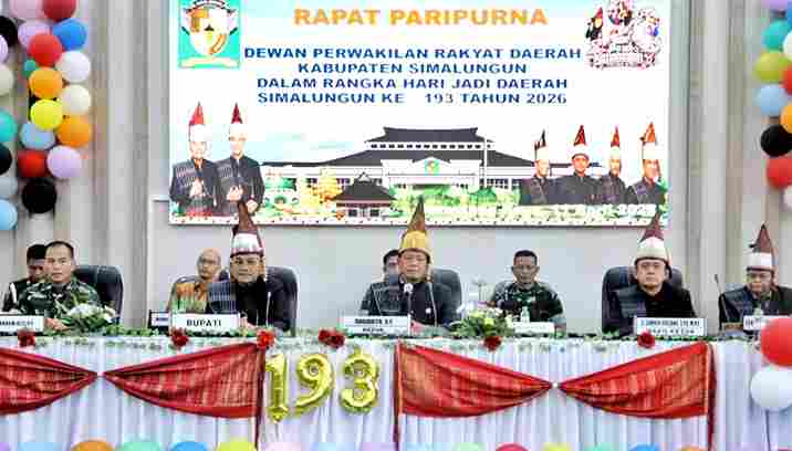 Rapat paripurna istimewa DPRD yang berlangsung di Gedung DPRD Simalungun, Pamatang Raya, Sumatera Utara, pada Sabtu, 11 April 2026.