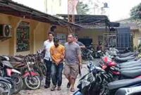 Terduga pelaku saat diamankan Personil PPA Polres Pematangsiantar