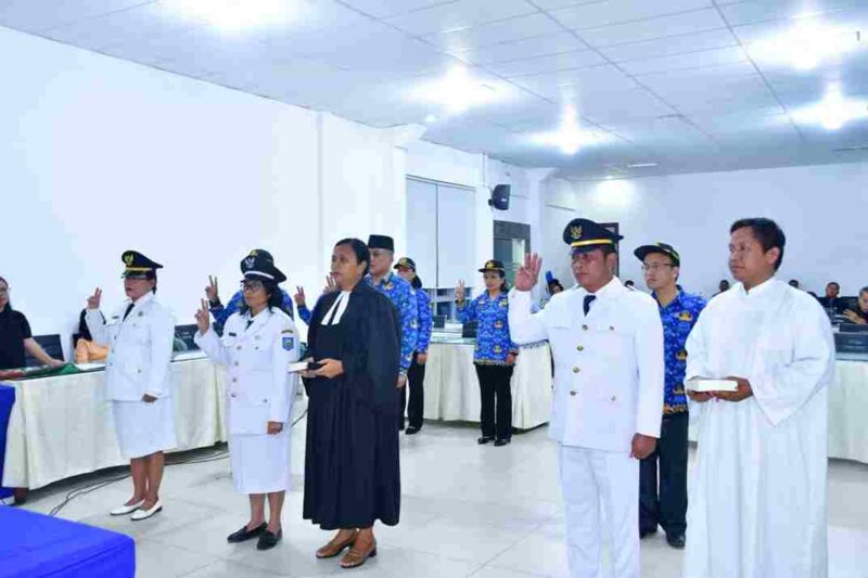 Wakil Bupati Samosir melantik pejabat administrator dan pengawas